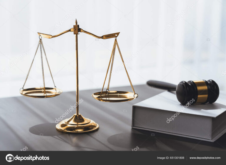 Qué significa "enunciativo mas no limitativo" en el contexto legal 28 balanza de la justicia con documentos legales