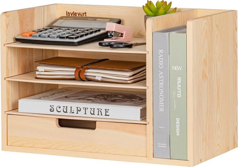 Qué es la clave SAT para el reembolso de gastos y cómo usarla 42 cajon de documentos y calculadora sobre mesa