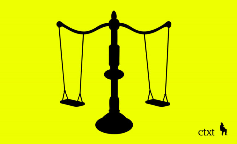 calculadora y libros de derecho penal