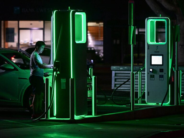 Qué tarifas ofrece la CFE para cargadores de autos eléctricos 23 cargador de auto electrico en estacion publica