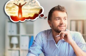 persona reflexionando en un entorno laboral