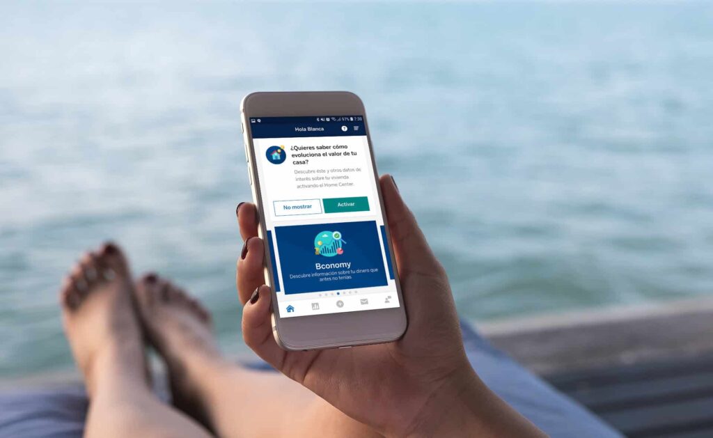 Cómo puedo consultar mi saldo en Banco Azteca en línea 1 persona usando un telefono con aplicacion bancaria