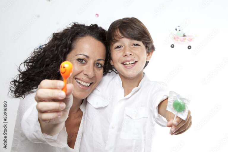 Quién es Hugo Morado, el hijo de la actriz Elsa Aguirre 33 retrato de madre e hijo felices